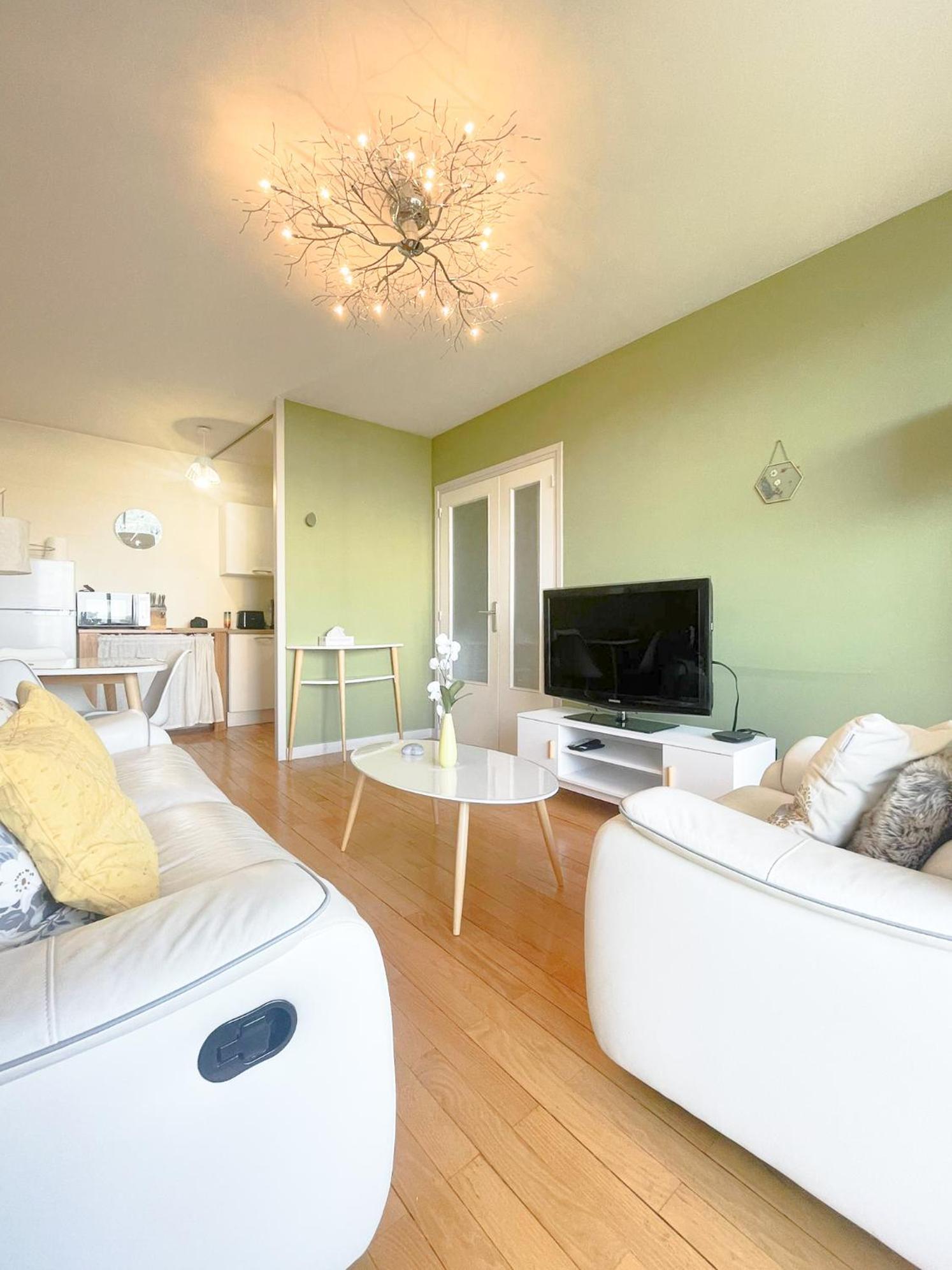 Appartement Spacieux Avec Balcon